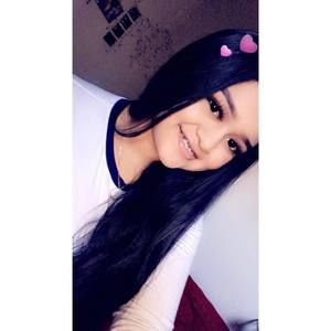 Meet your Posher, Estefania
